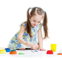 small-girl-painting small-girl-painting